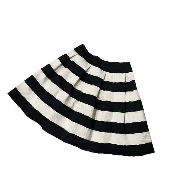 NWT, Express Black White Striped Structured Stretch Pouf Skater Mini Skirt, Sz S - Picture 10 of 14